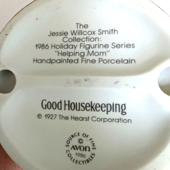 Jesse Willcox Smith Avon Collectable 1986 Holiday Figurine Series - Picture 5 of 5